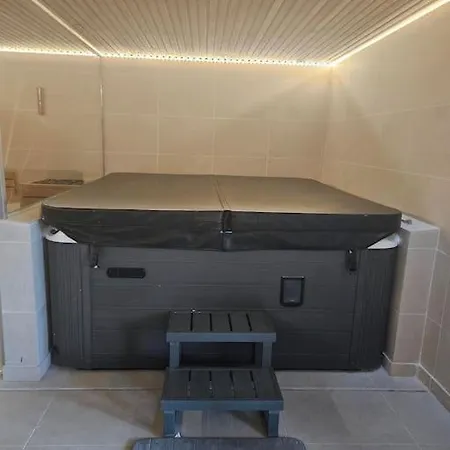 Apartmán Design Jacuzzi Sauna, Salle De Sports Emmerin